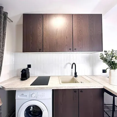 Charming Studio In Porte De Versailles * Parijs