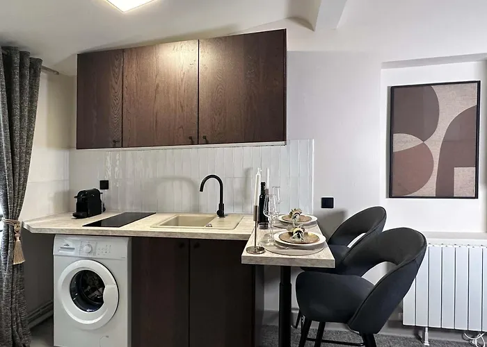 Charming Studio In Porte De Versailles Appartement Parijs