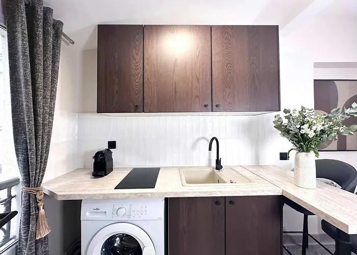 Charming Studio In Porte De Versailles * Parijs